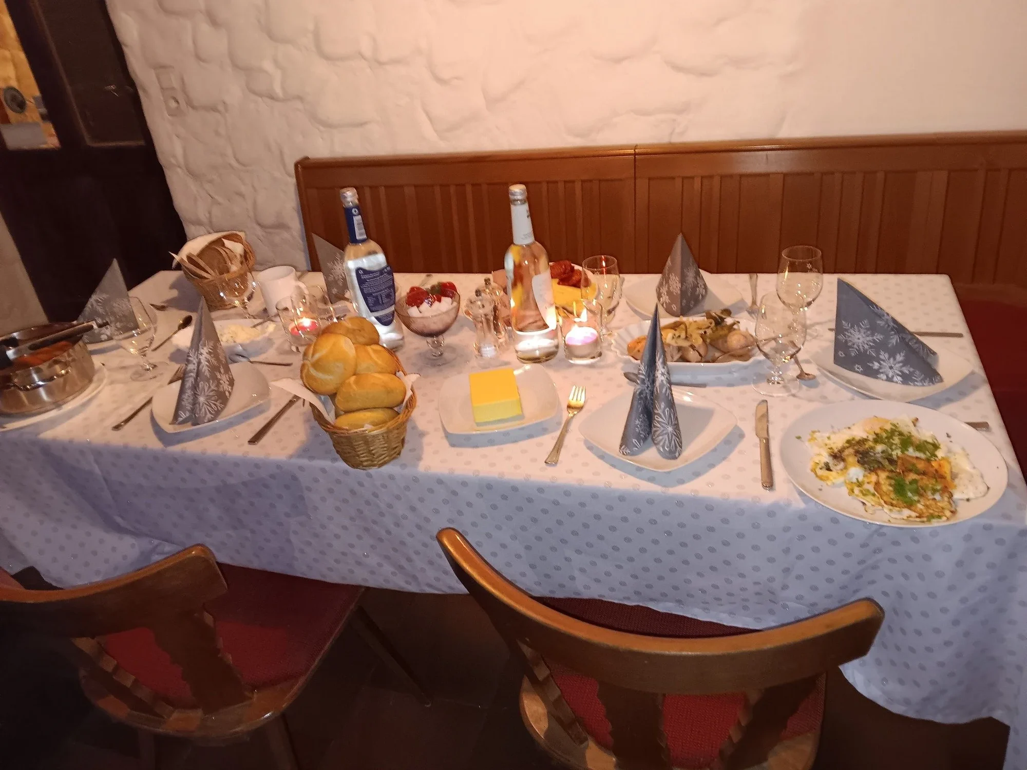 Gedeckter Frühstückstisch im Landgasthof